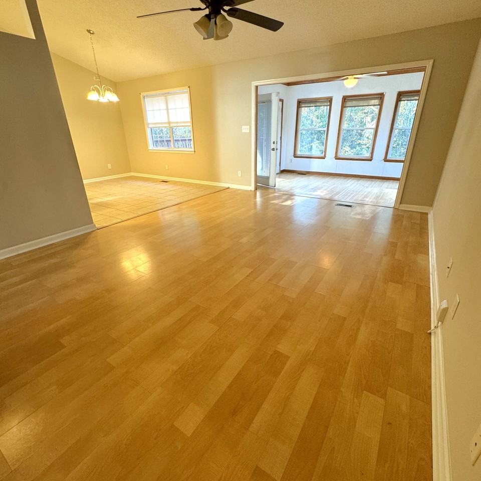 961 Castlewood Dr #1 - Photo 5 of 43