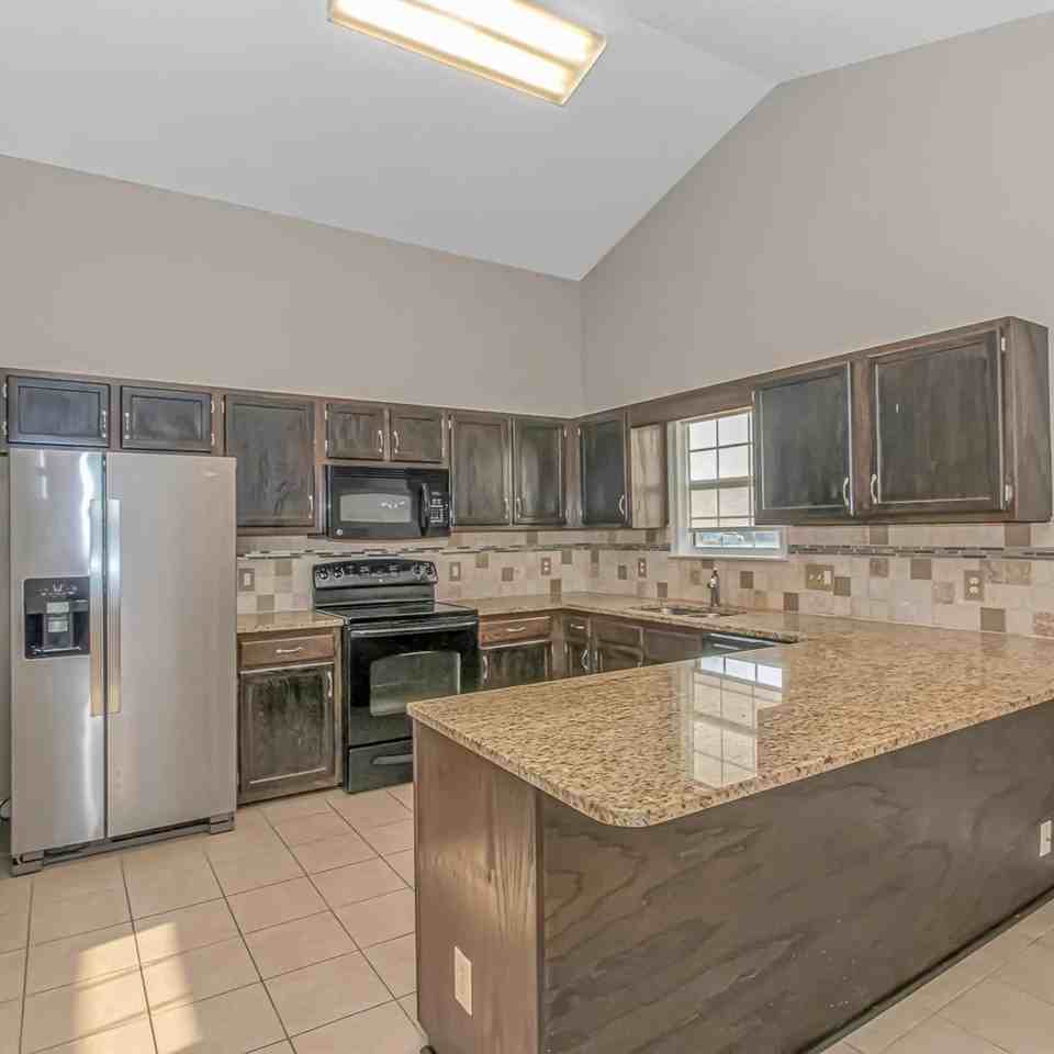 961 Castlewood Dr #1 - Photo 6 of 43