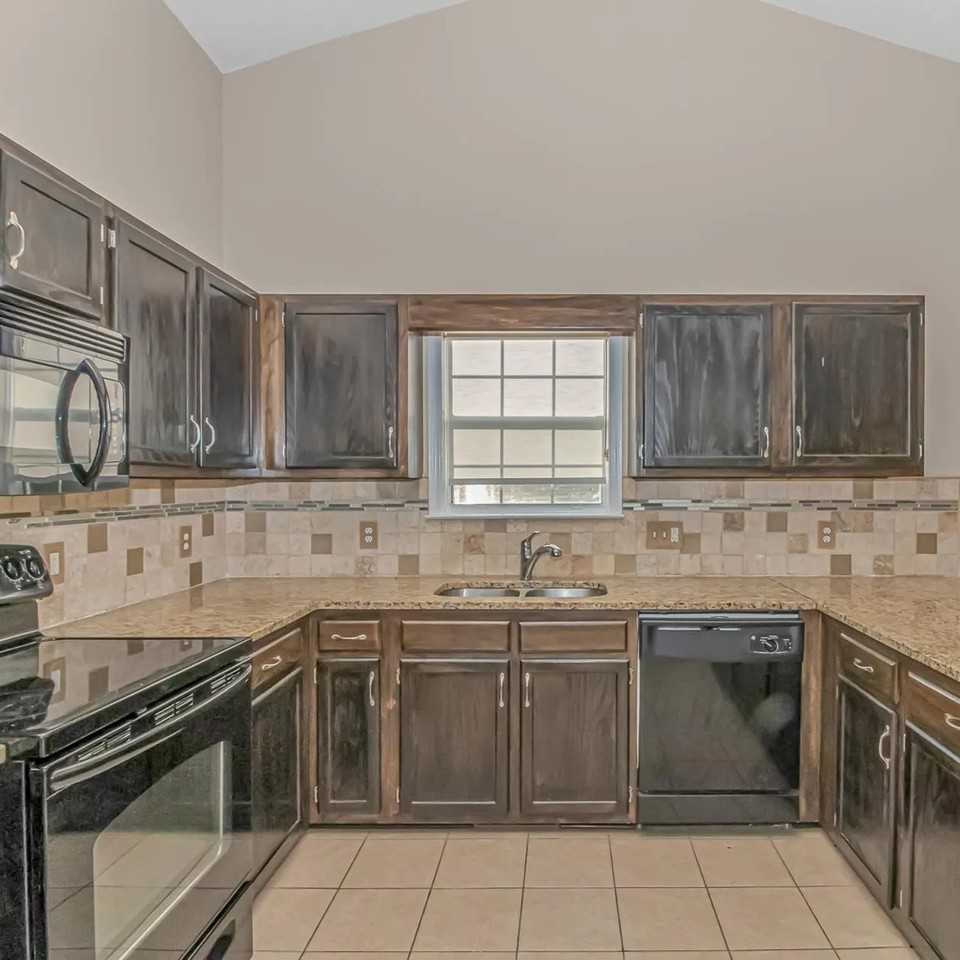 961 Castlewood Dr #1 - Photo 7 of 43