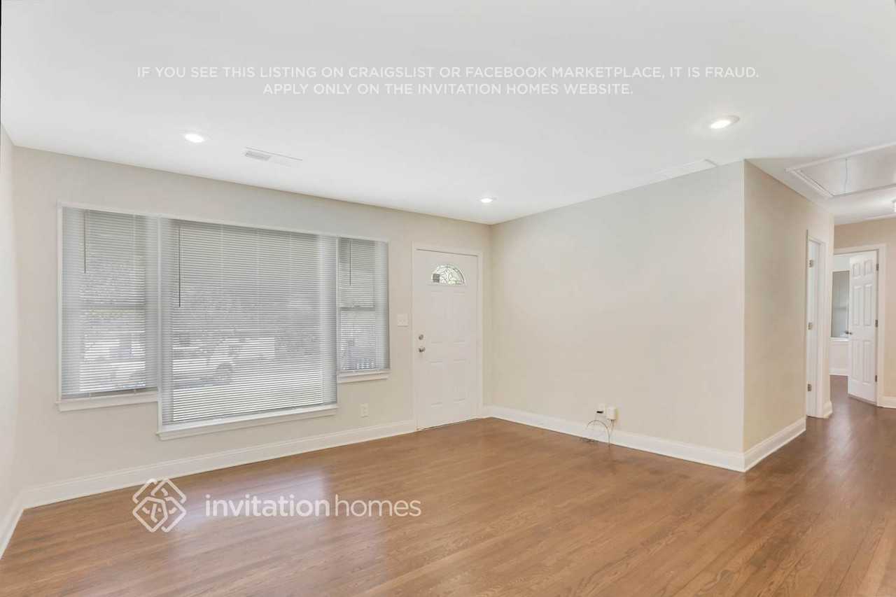 2805 Mitchell Dr - Photo 2 of 21