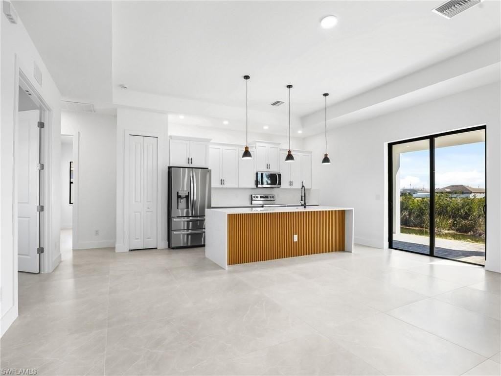 2109 Nw 17th Pl - Photo 5 of 31