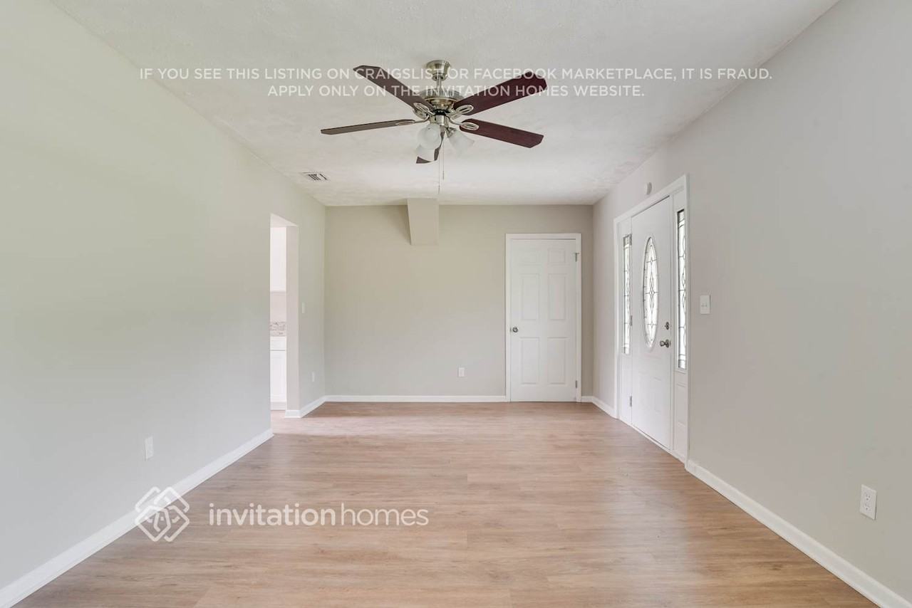 1111 Hastings Dr - Photo 4 of 25