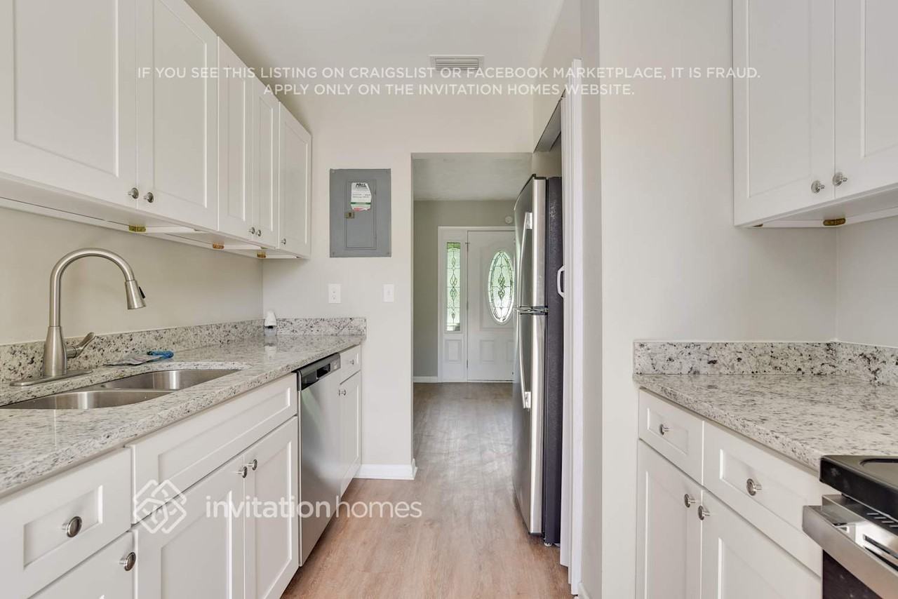 1111 Hastings Dr - Photo 7 of 25