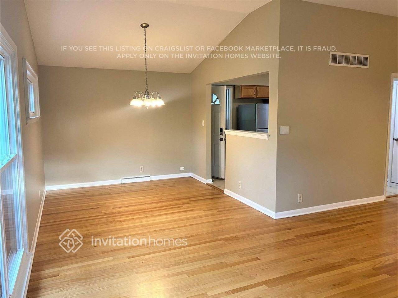 3643 Greenwood St - Photo 3 of 15