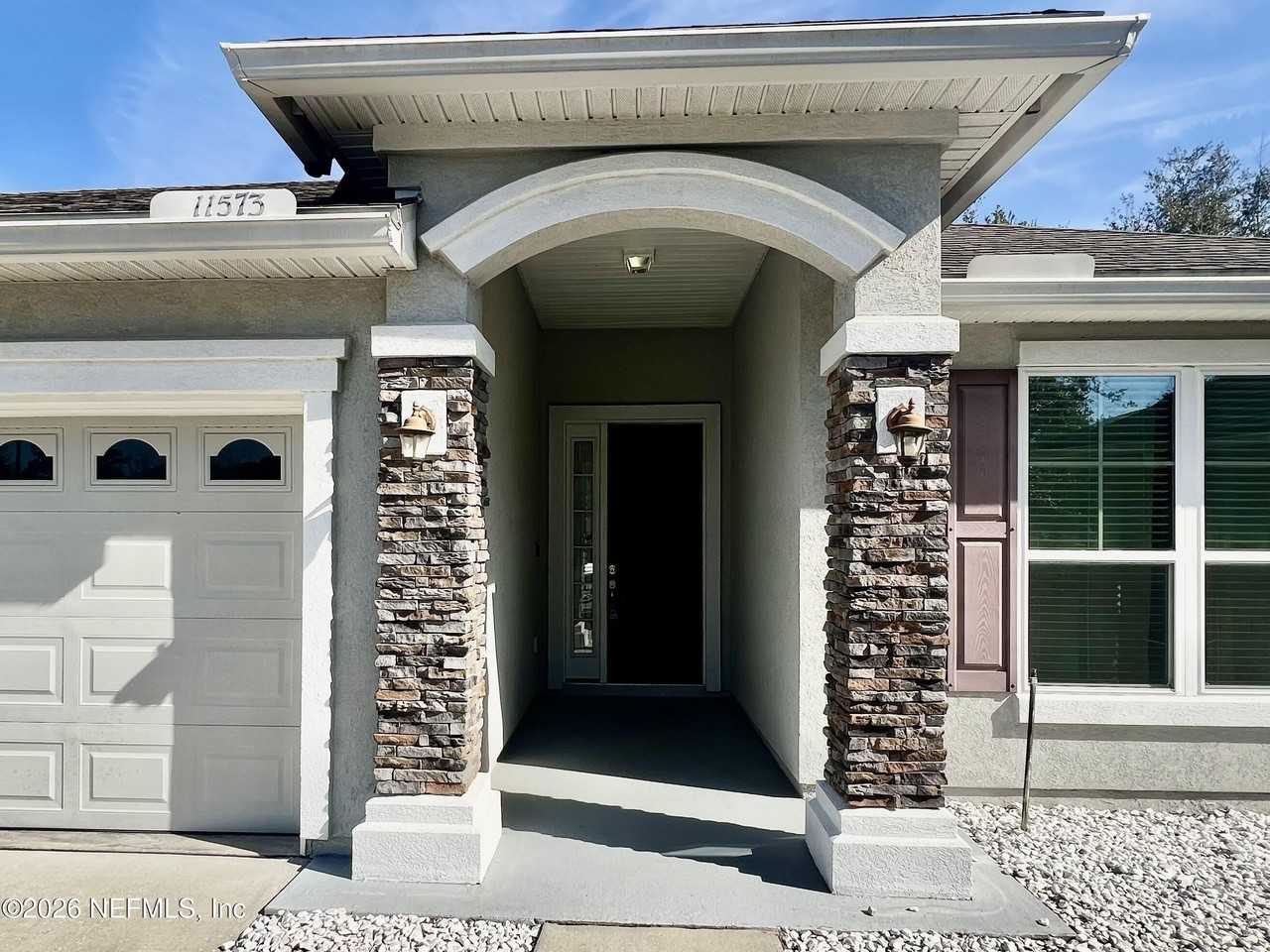 11573 Sycamore Cove Ln - Photo 4 of 22