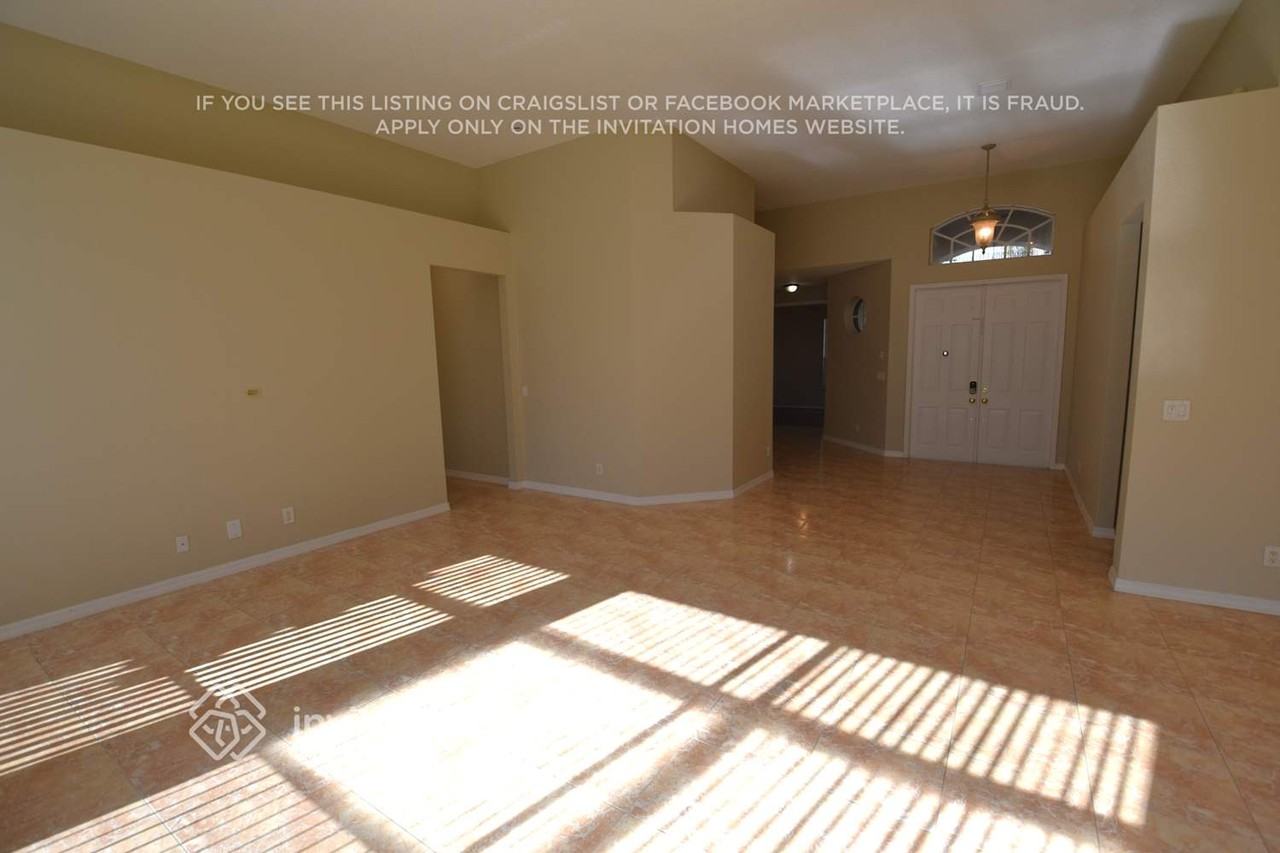 8444 S Lake Forest Dr - Photo 2 of 21