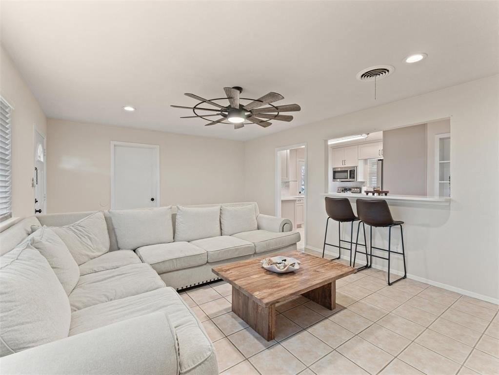 510 Overlook Dr - Photo 4 of 17