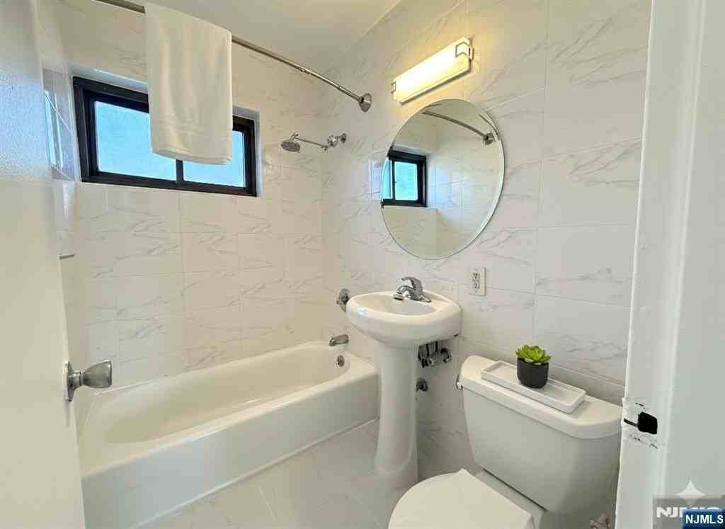 3031 3031 Edwin 5C - Photo 7 of 26