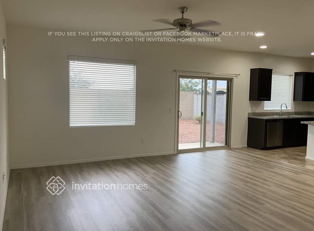 1323 E Palomino Way - Photo 3 of 15