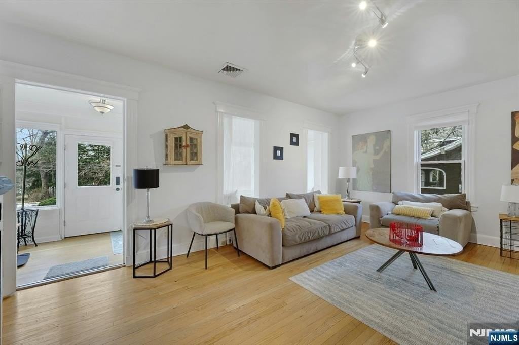 61 Hillside Ave - Photo 4 of 19