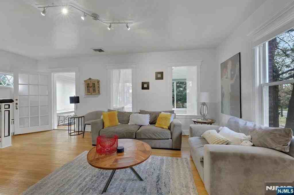 61 Hillside Ave - Photo 5 of 19