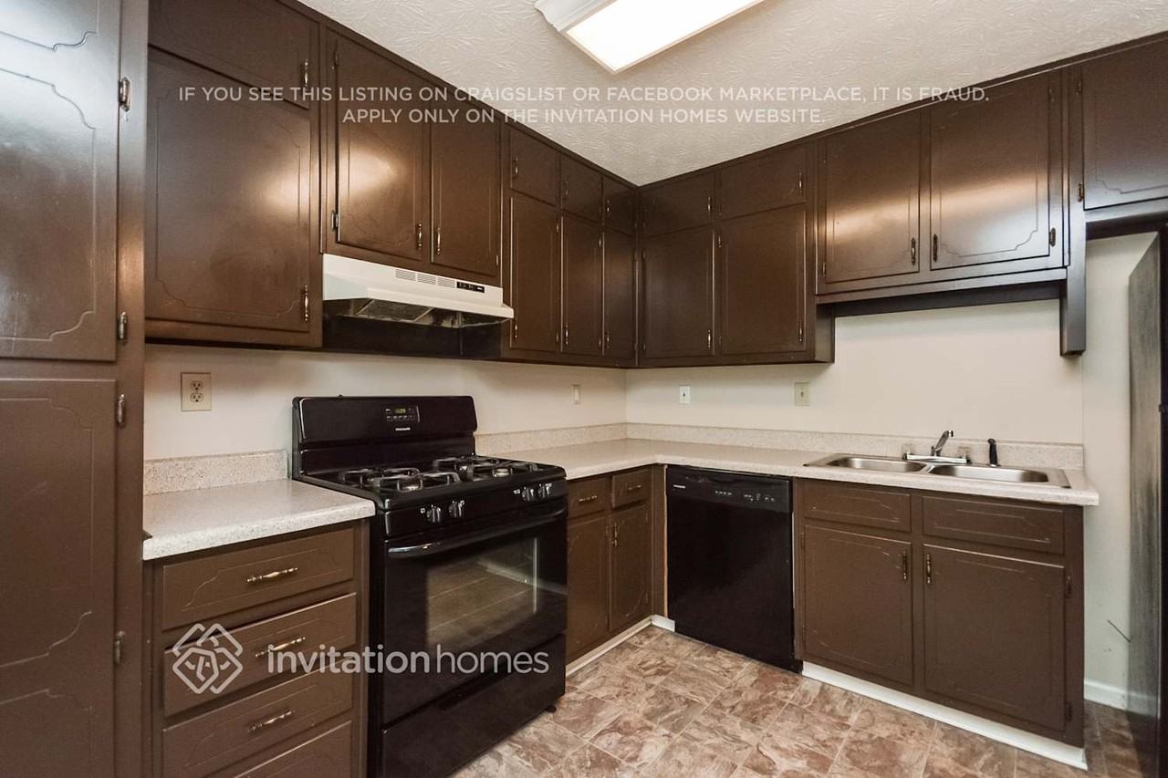 775 Bridgewater Way Se - Photo 7 of 21