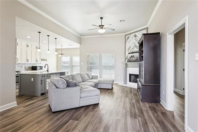 114 Gregory Dr - Photo 2 of 15