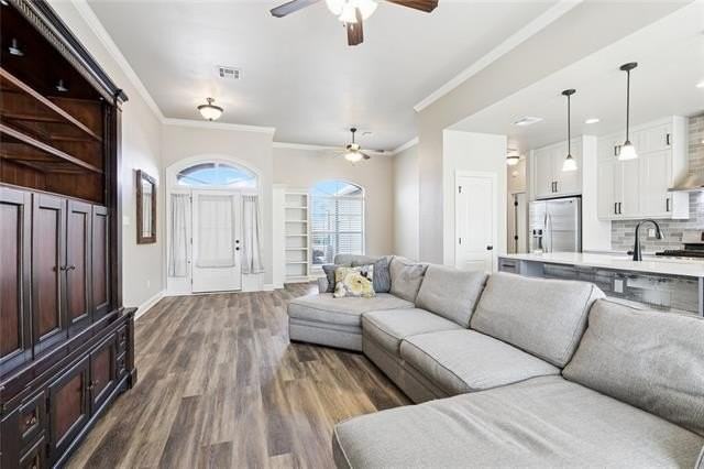 114 Gregory Dr - Photo 3 of 15