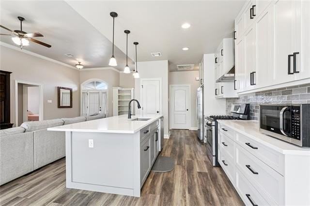 114 Gregory Dr - Photo 5 of 15