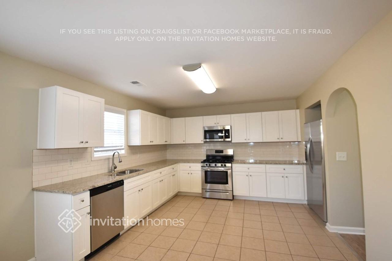 3679 Devon Park Ln Nw - Photo 3 of 11