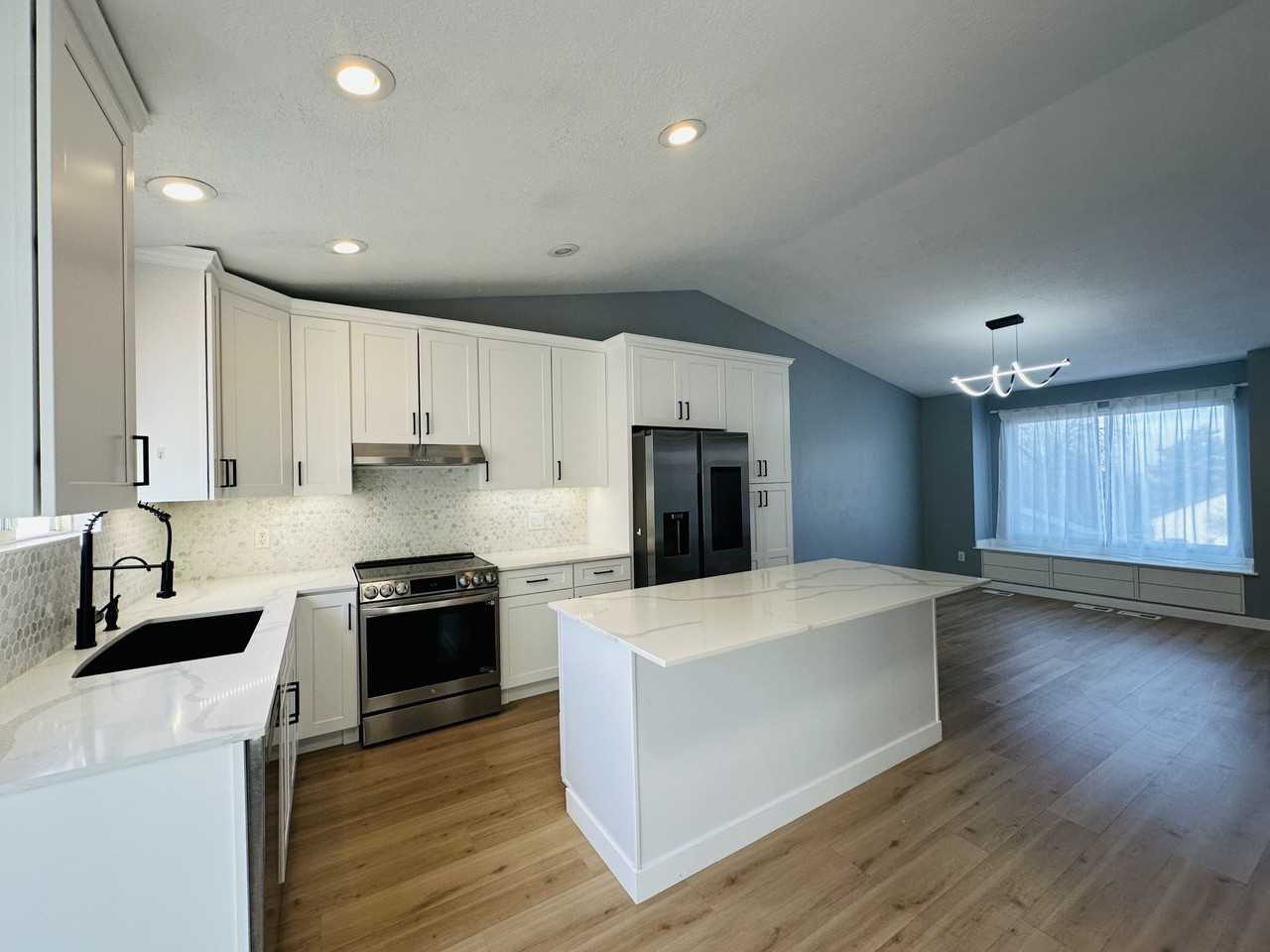 2528 E Hillside Village Ct - Photo 2 of 9