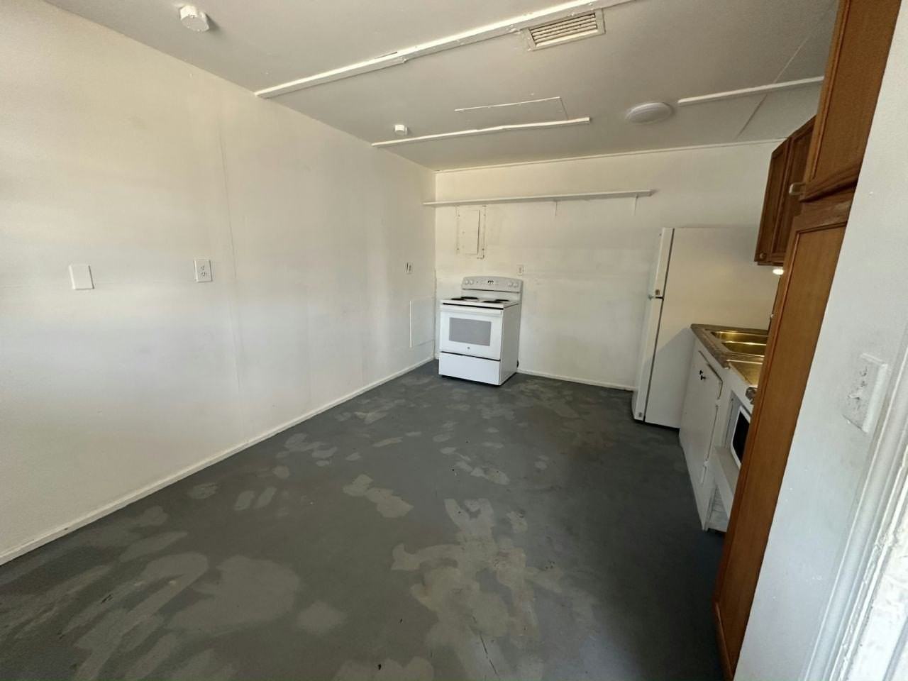 14035 W River Rd Apt 3 #3 - Photo 7 of 8