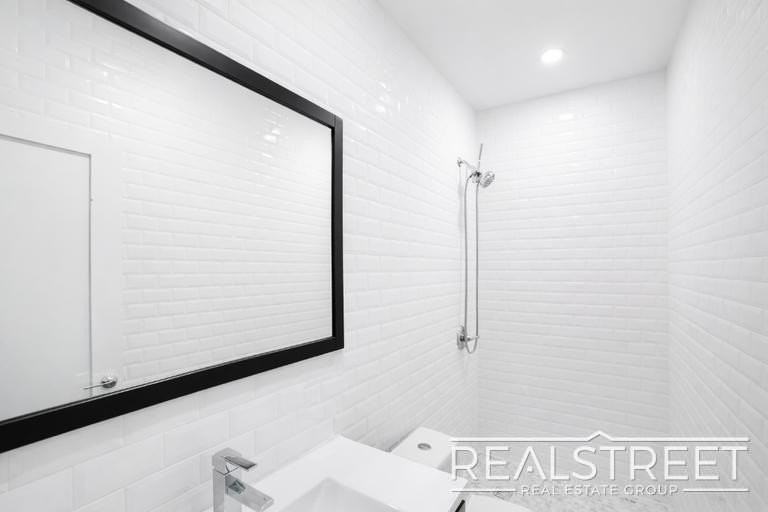 1401 Dean St #2R - Photo 5 of 10