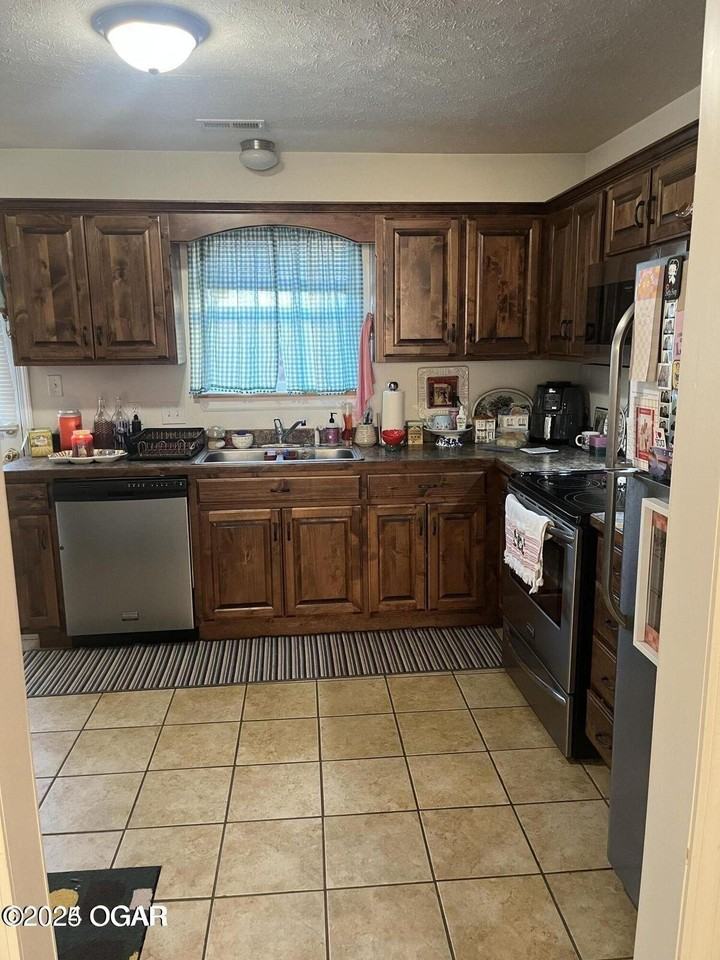 1837 W 24th St - Photo 3 of 5