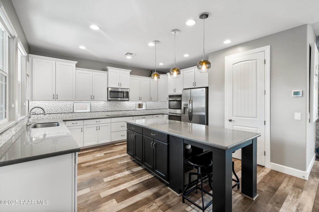 1465 Varsity Dr - Photo 5 of 40