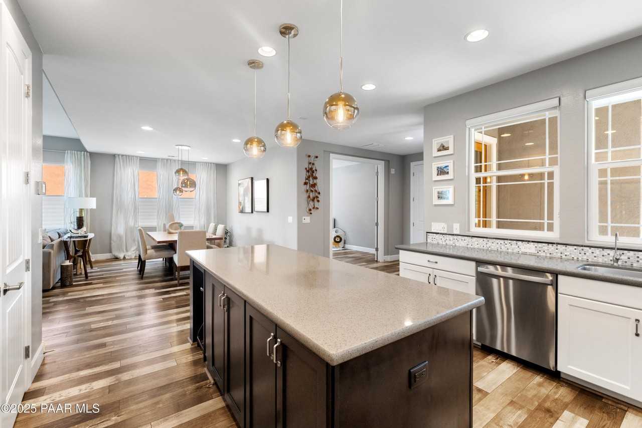 1465 Varsity Dr - Photo 7 of 40