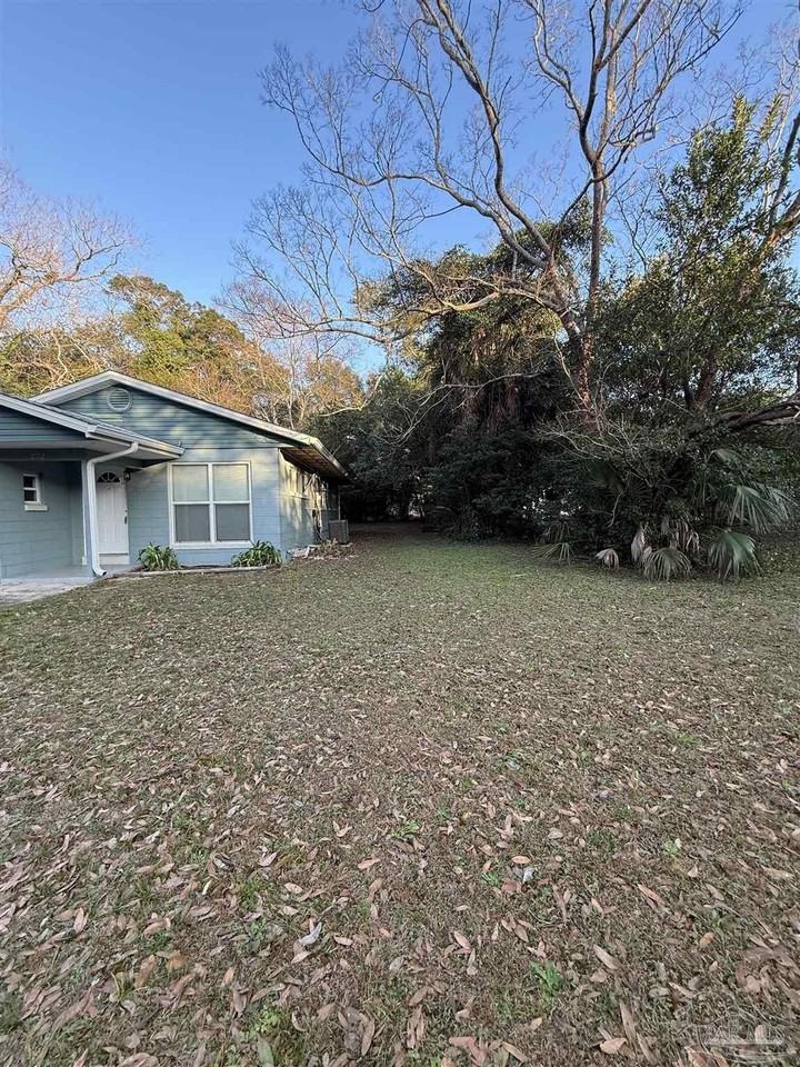 202 Emerald Ave - Photo 2 of 17