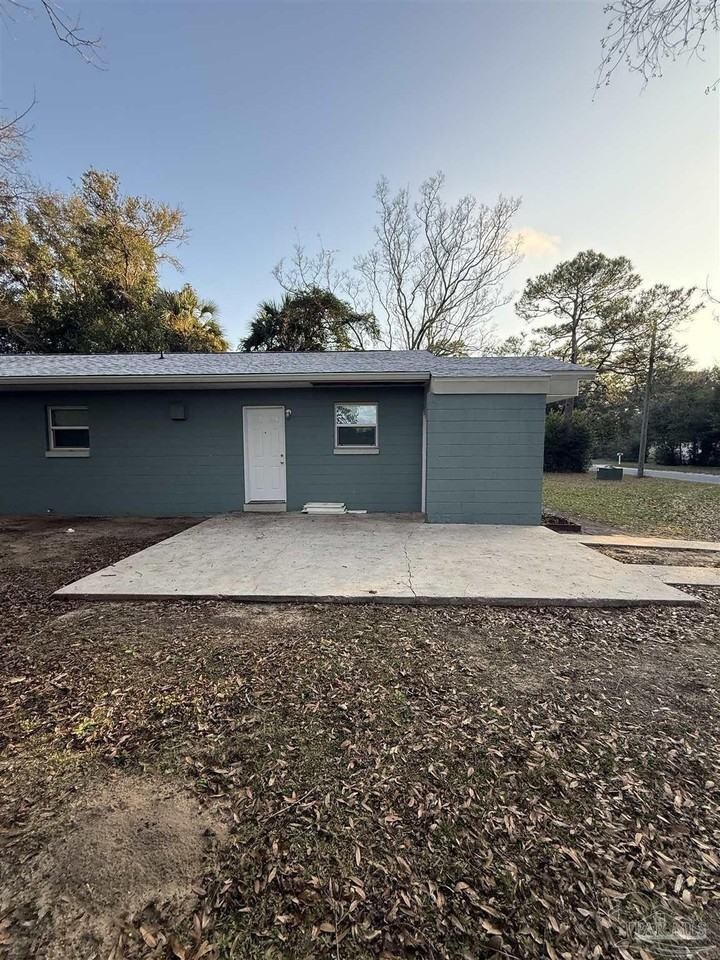 202 Emerald Ave - Photo 3 of 17