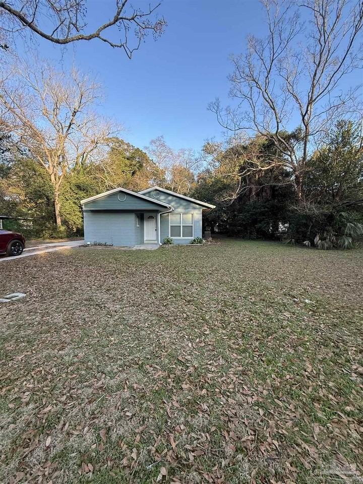 202 Emerald Ave - Photo 6 of 17