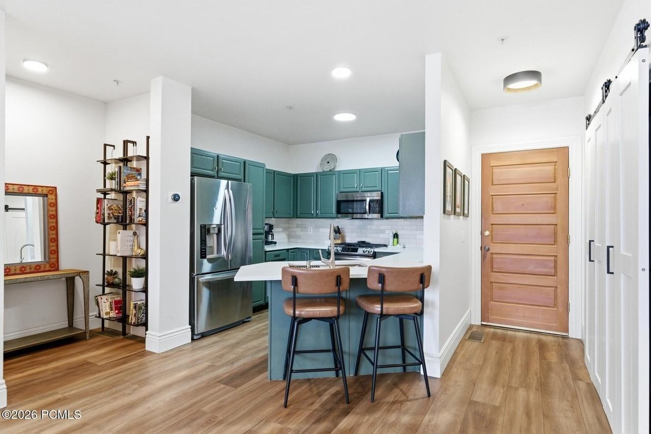 8251 Meadowview Ct Apt J24 #J24 - Photo 4 of 50