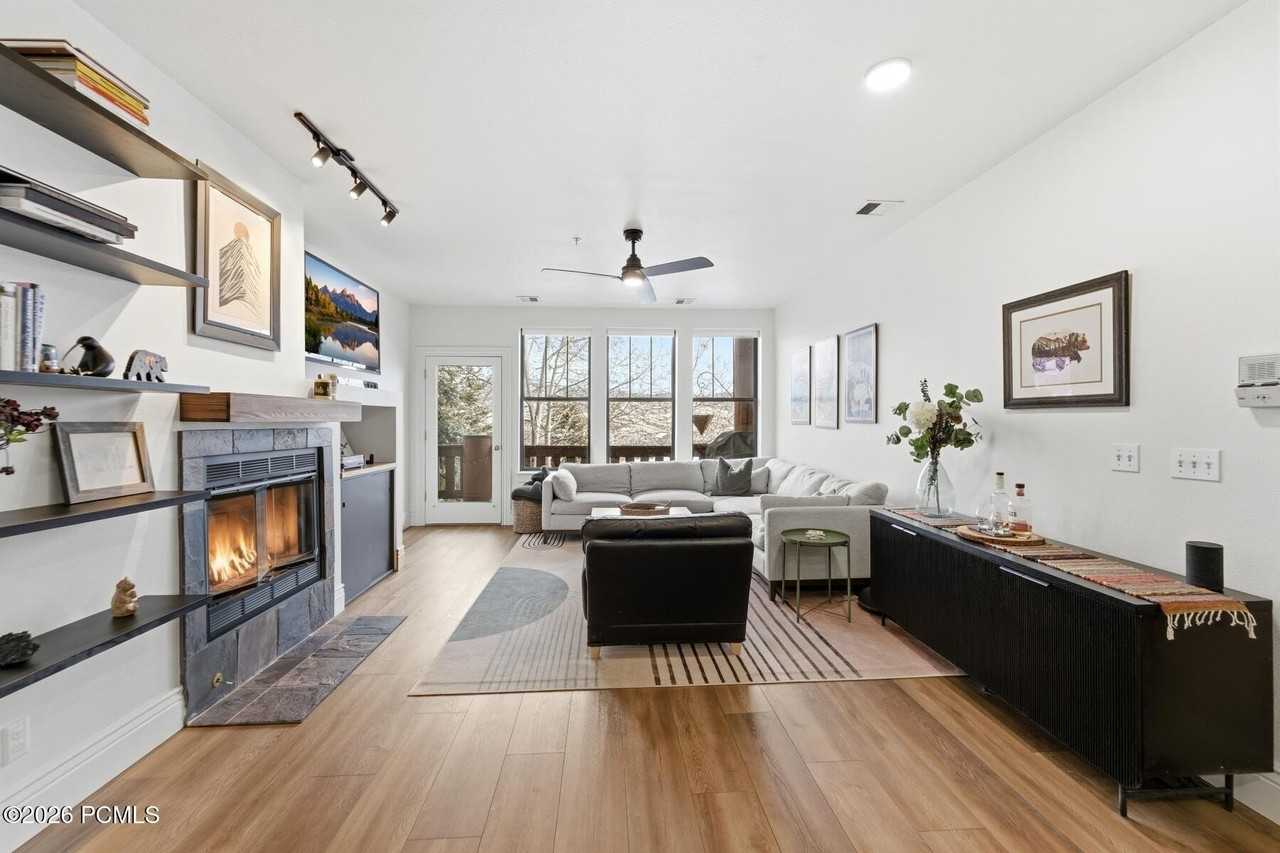 8251 Meadowview Ct Apt J24 #J24 - Photo 5 of 50