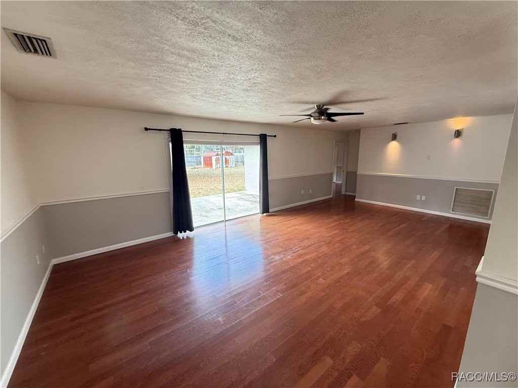 920 N Lyle Ave - Photo 3 of 24