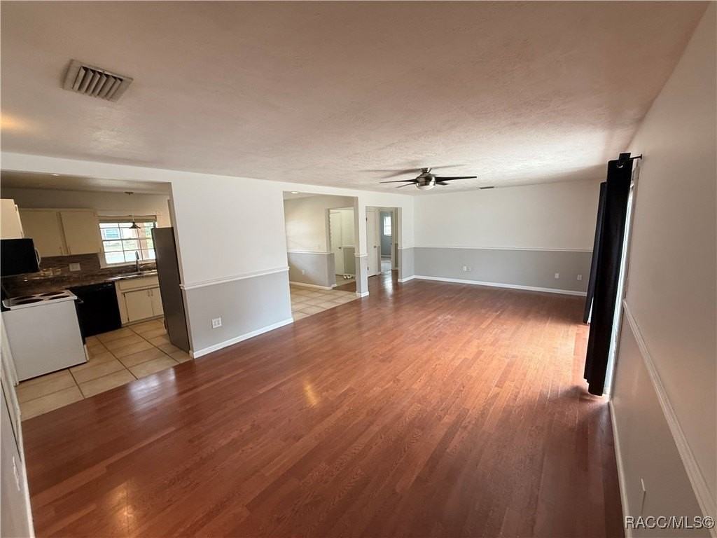 920 N Lyle Ave - Photo 4 of 24