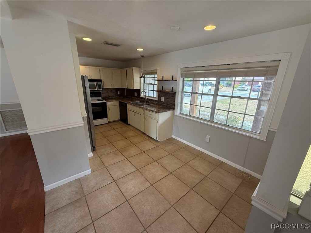 920 N Lyle Ave - Photo 5 of 24