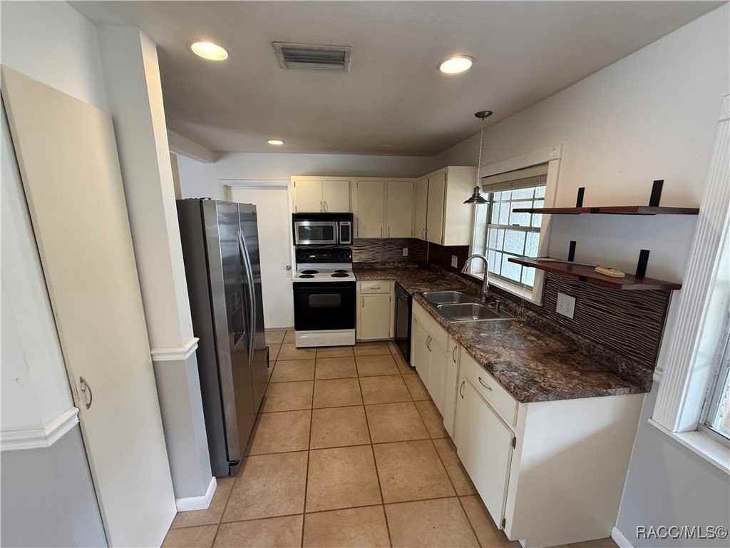 920 N Lyle Ave - Photo 7 of 24