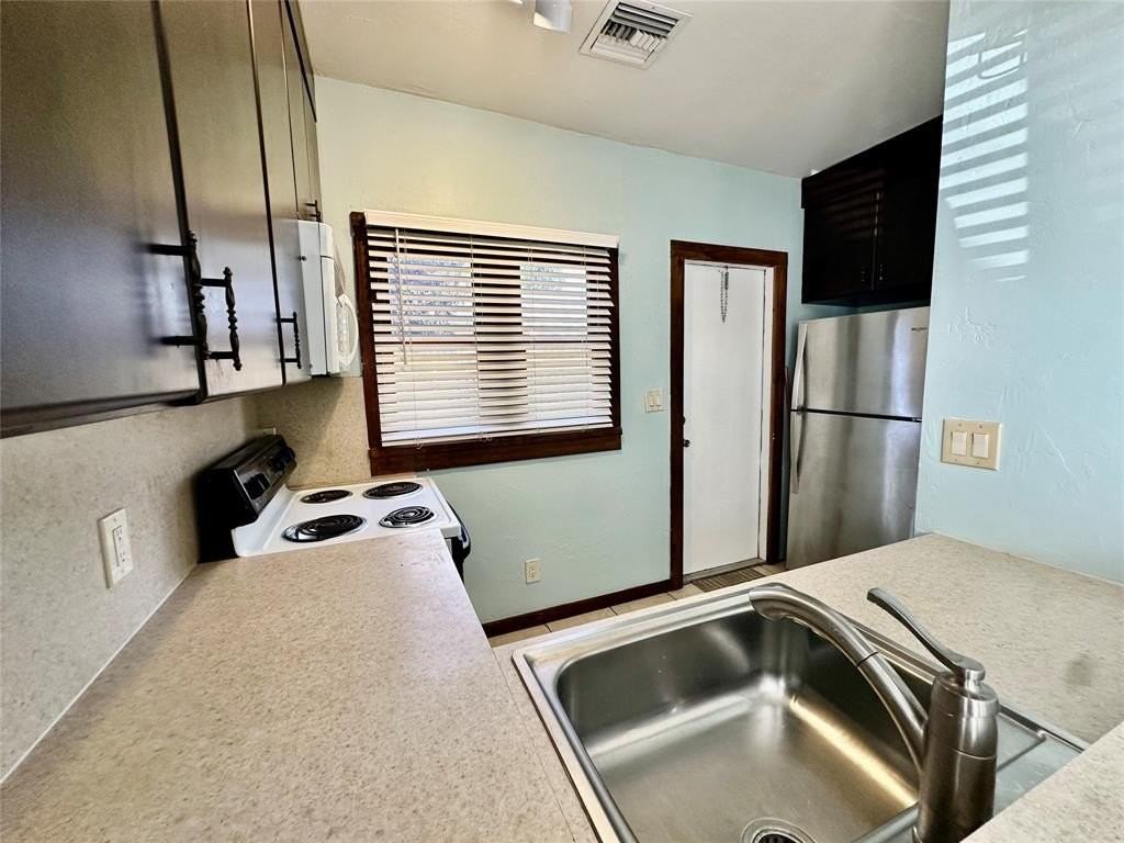 11 Sw 11th Ave #1 - Photo 4 of 19