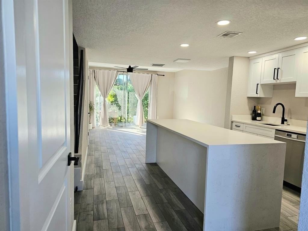 1102 E Jeffery St - Photo 2 of 14