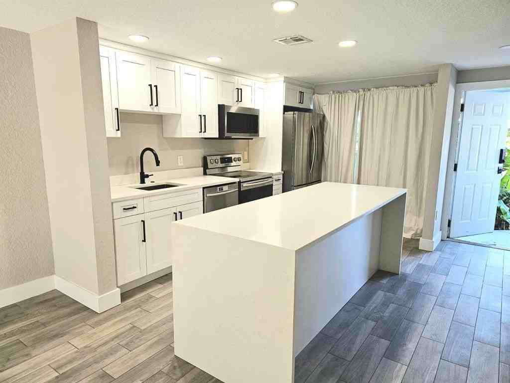 1102 E Jeffery St - Photo 5 of 14