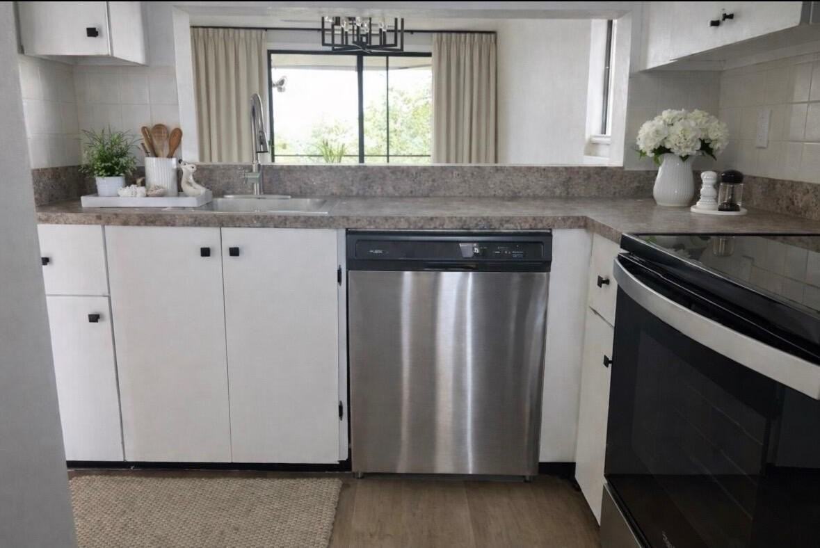 3138 Via Poinciana #417 - Photo 4 of 34