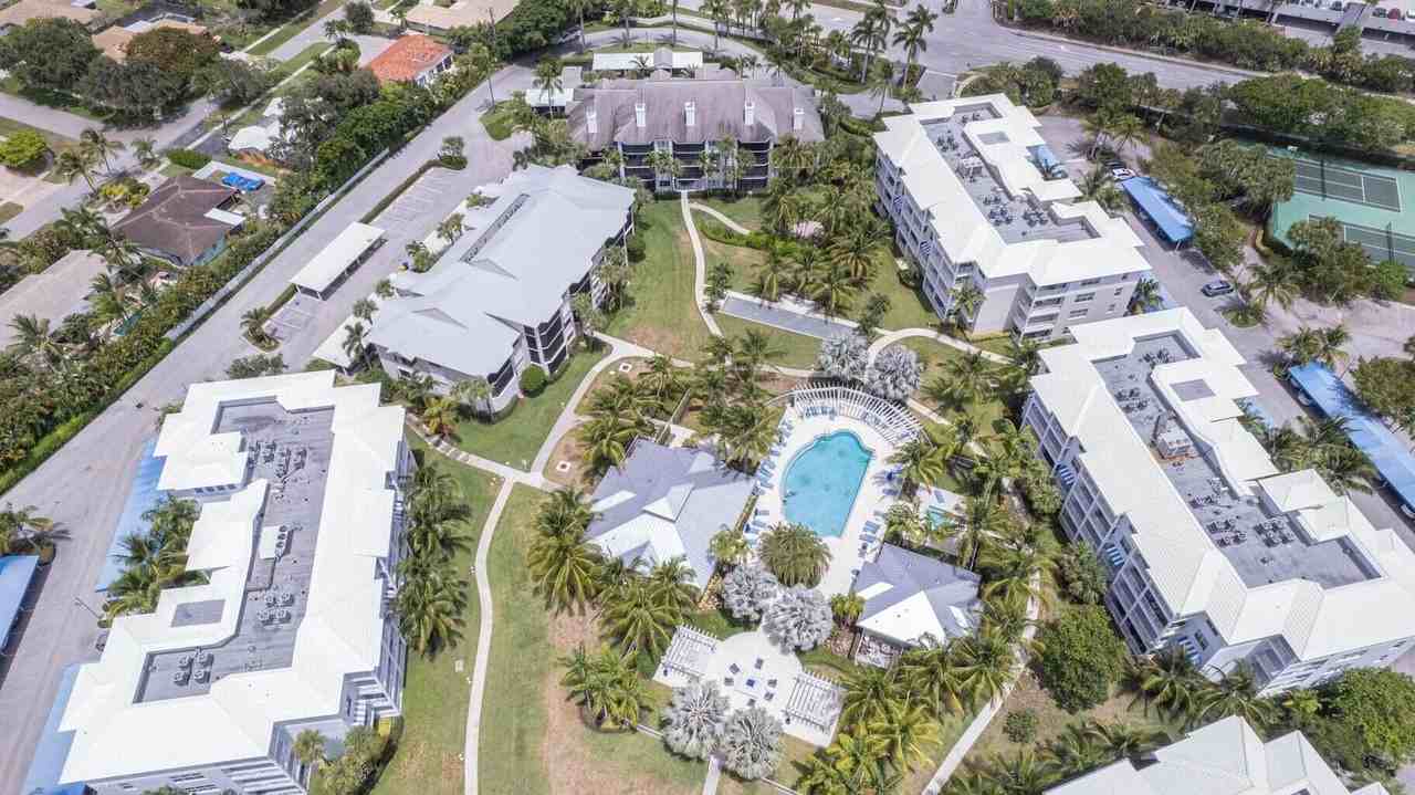 123 Bay Colony Dr N - Photo 2 of 30