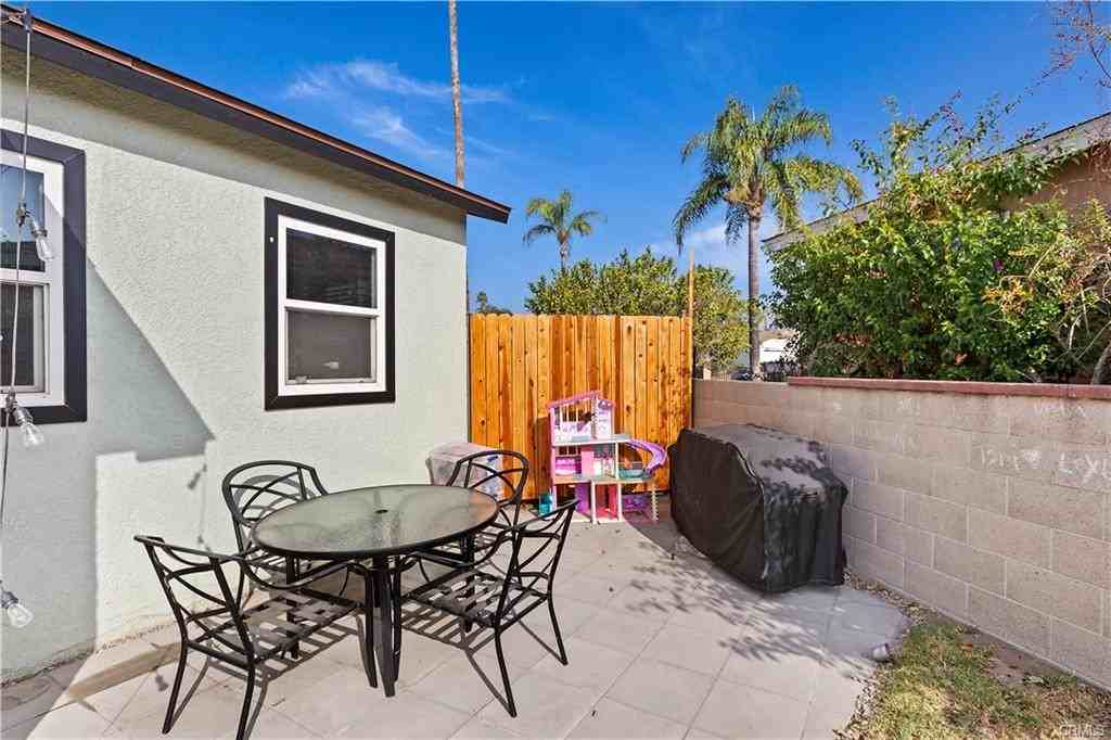 916 Orchard Ln - Photo 6 of 21