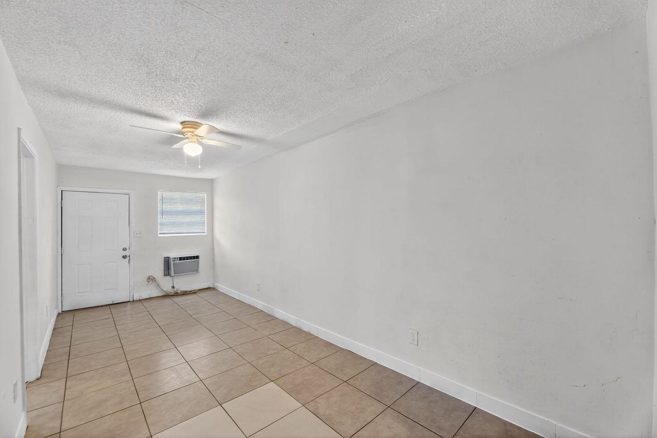 2734 Nw 15th St #1-2 - Photo 2 of 12