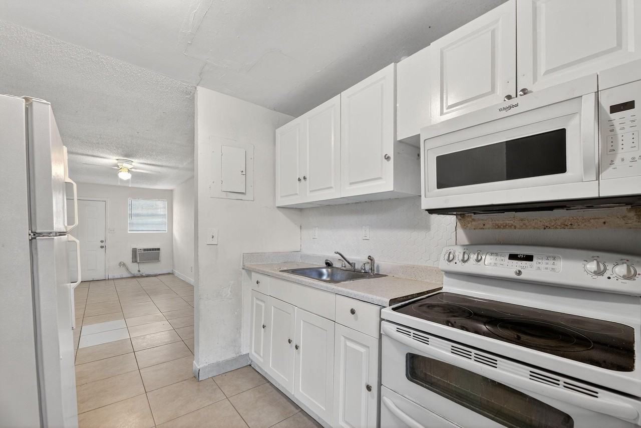 2734 Nw 15th St #1-2 - Photo 5 of 12