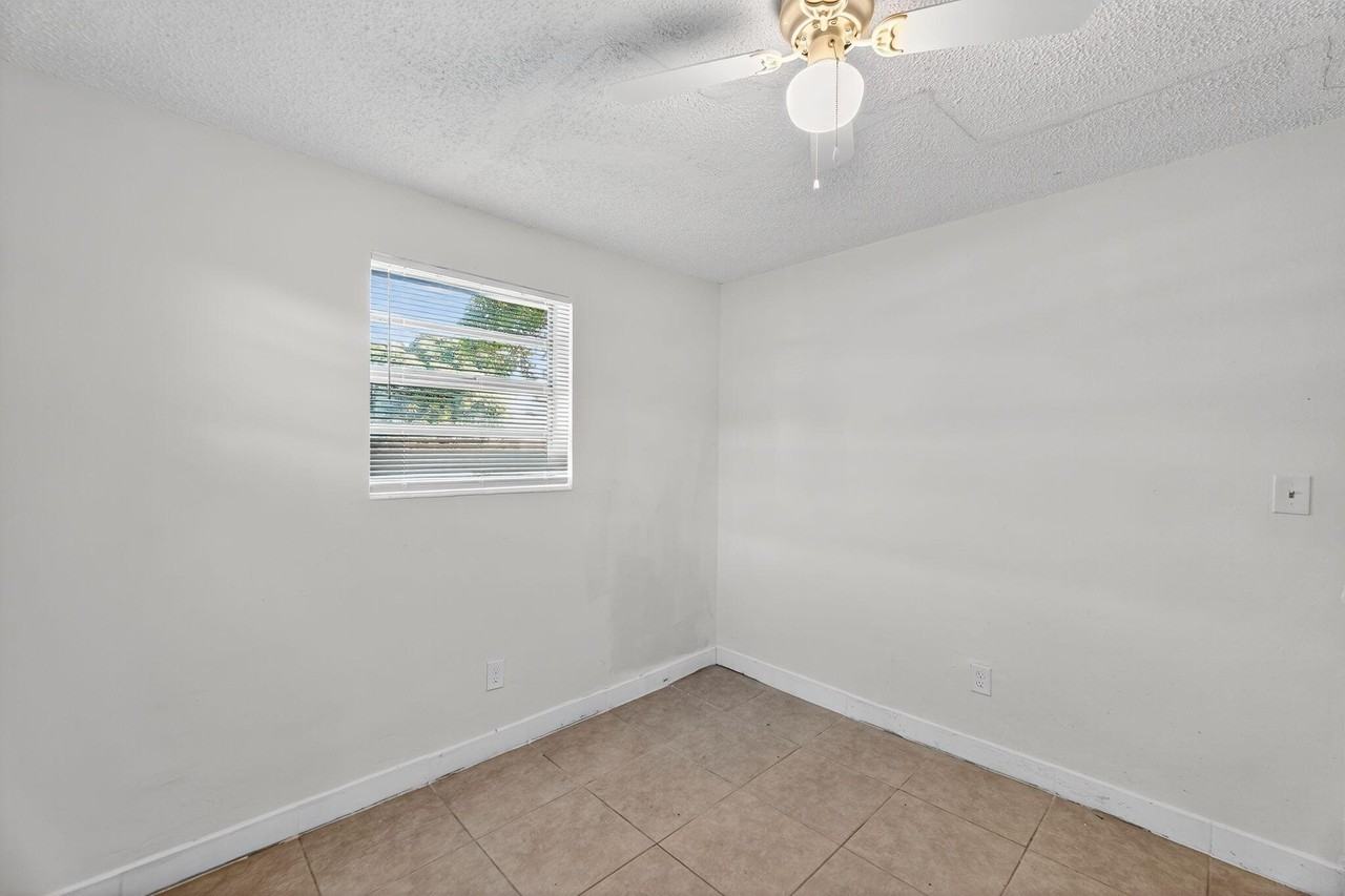 2734 Nw 15th St #1-2 - Photo 7 of 12