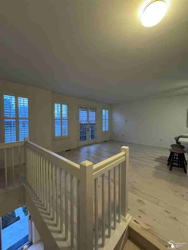 918 W 5th St - Photo 6 of 10