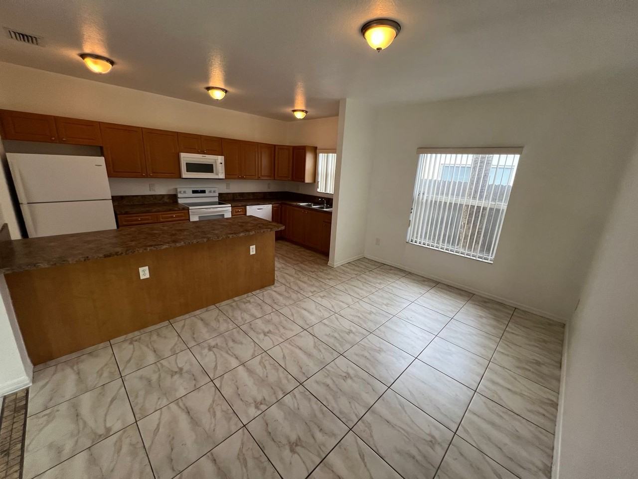 2905 Nw 7th St - Photo 2 of 7