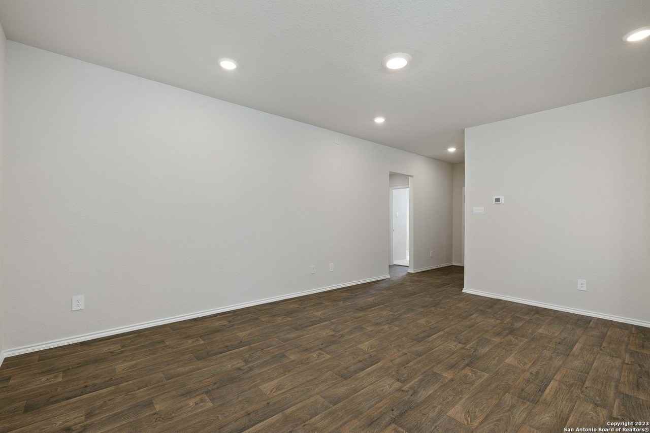 925 Gerardia Ct - Photo 4 of 21