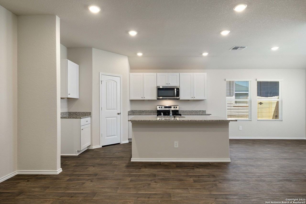 925 Gerardia Ct - Photo 5 of 21