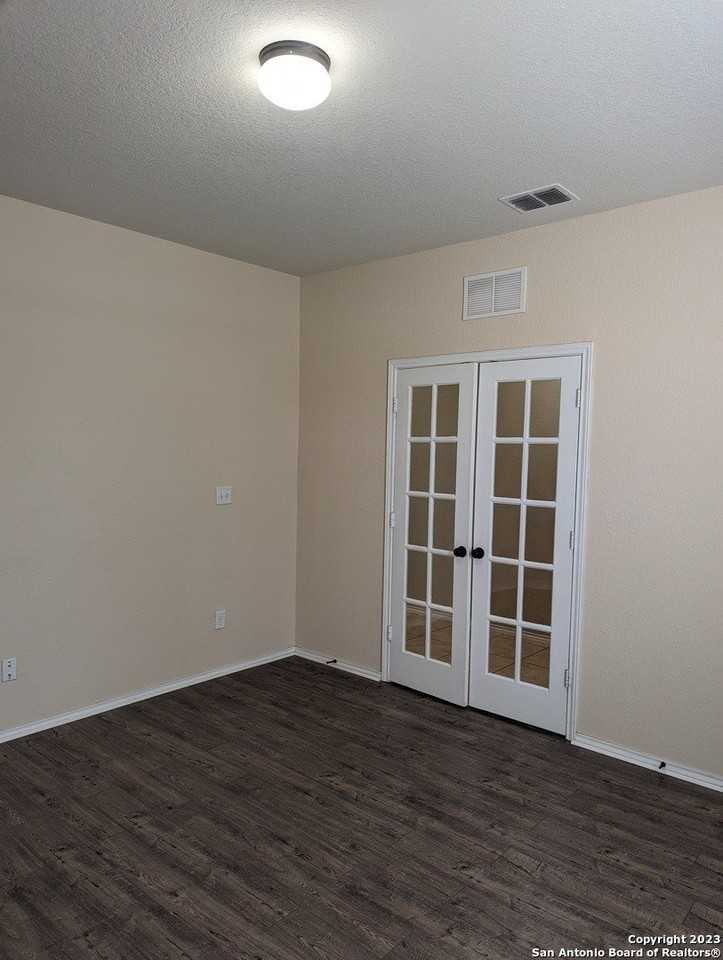 658 Trinity Mdw - Photo 4 of 36