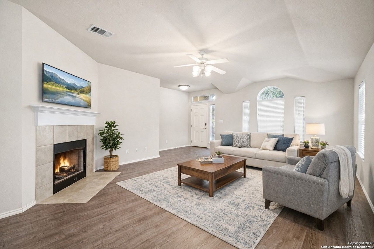 703 Point Spgs - Photo 2 of 32